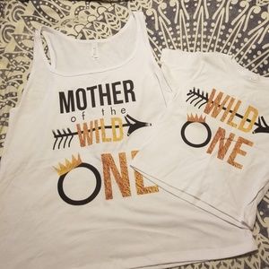 Mom and child matching tops